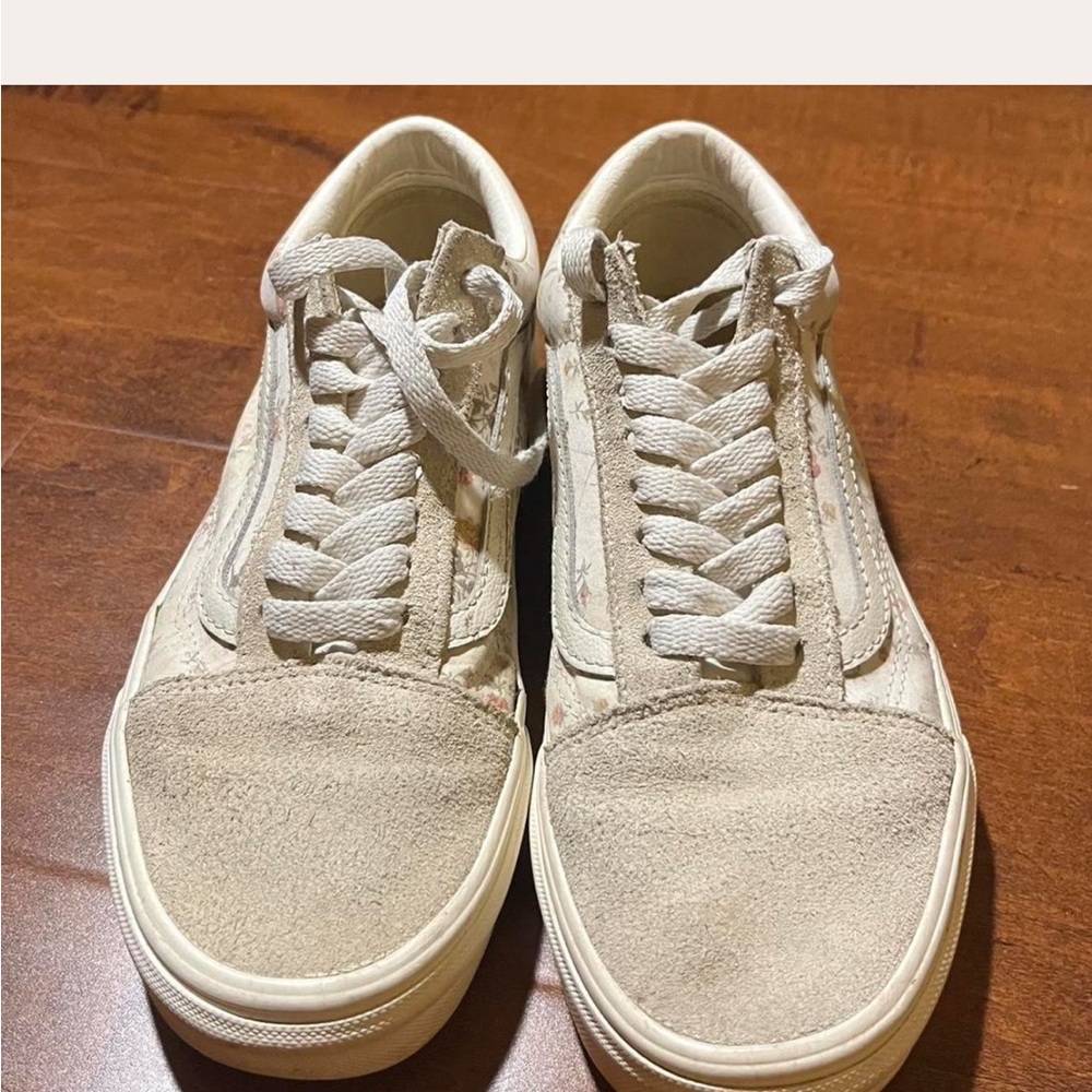 Vans Women’s Cream Floral Lace-Up Sneakers